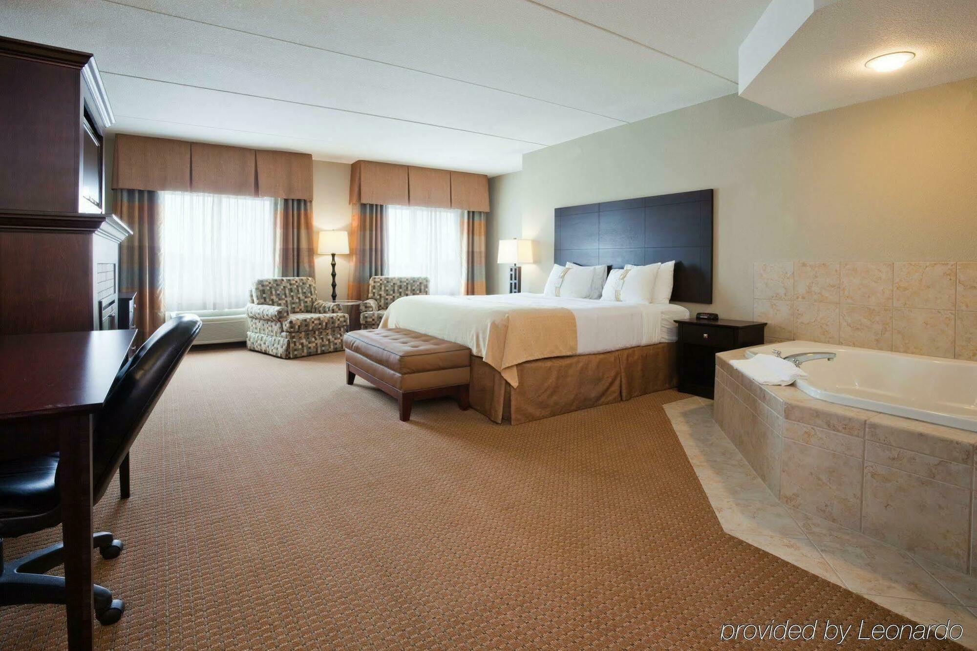 Holiday Inn & Suites Green Bay Stadium By Ihg Экстерьер фото